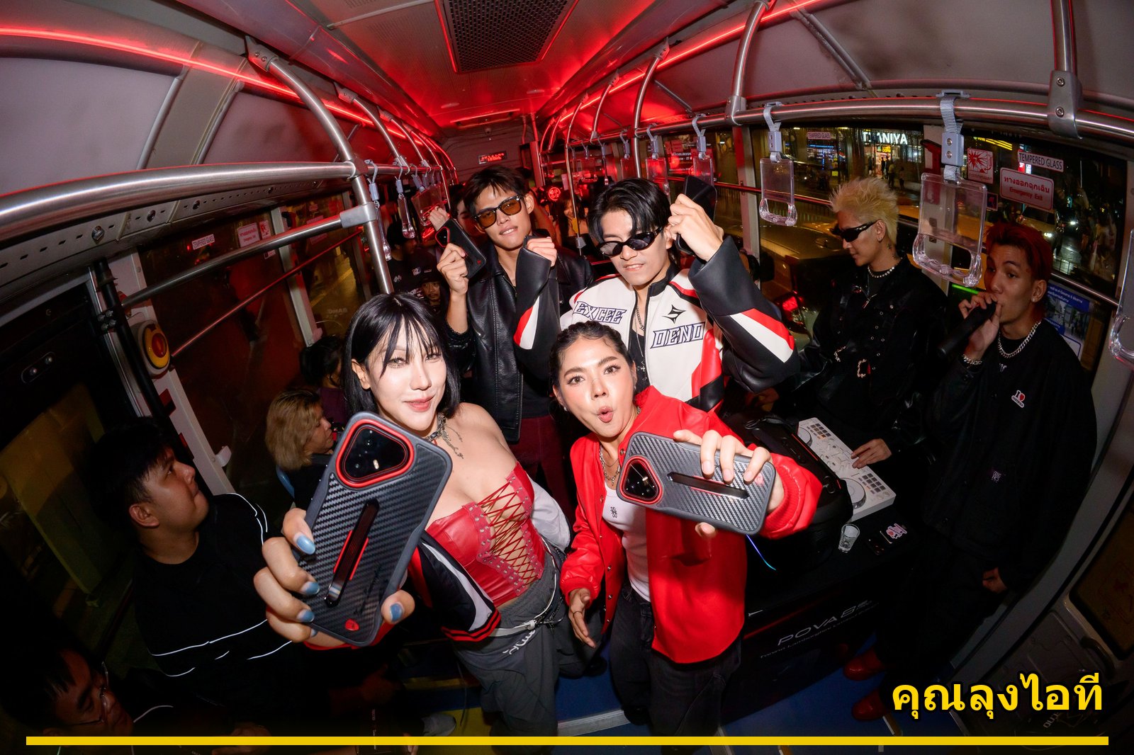 TECNO พา POVA 8 Lamborghini ตะลุยกรุงเทพฯ กับ Hero Bus และตุ๊กตุ๊ก 10 คัน